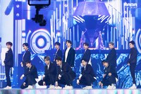 「2020 Mnet ASIAN MUSIC AWARDS (MAMA)」のステージでパフォーマンスを披露するTREASURE。(c)CJ ENM Co., Ltd, All Rights Reserved.