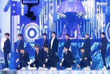 「2020 Mnet ASIAN MUSIC AWARDS (MAMA)」のステージでパフォーマンスを披露するTREASURE。(c)CJ ENM Co., Ltd, All Rights Reserved.