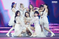 「2020 Mnet ASIAN MUSIC AWARDS (MAMA)」のステージでパフォーマンスを披露するTWICE。(c)CJ ENM Co., Ltd, All Rights Reserved.