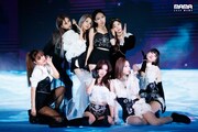 「2020 Mnet ASIAN MUSIC AWARDS (MAMA)」のステージでパフォーマンスを披露するTWICE。(c)CJ ENM Co., Ltd, All Rights Reserved.