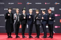 「2020 Mnet ASIAN MUSIC AWARDS (MAMA)」のレッドカーペットに登場したATEEZ。(c)CJ ENM Co., Ltd, All Rights Reserved.