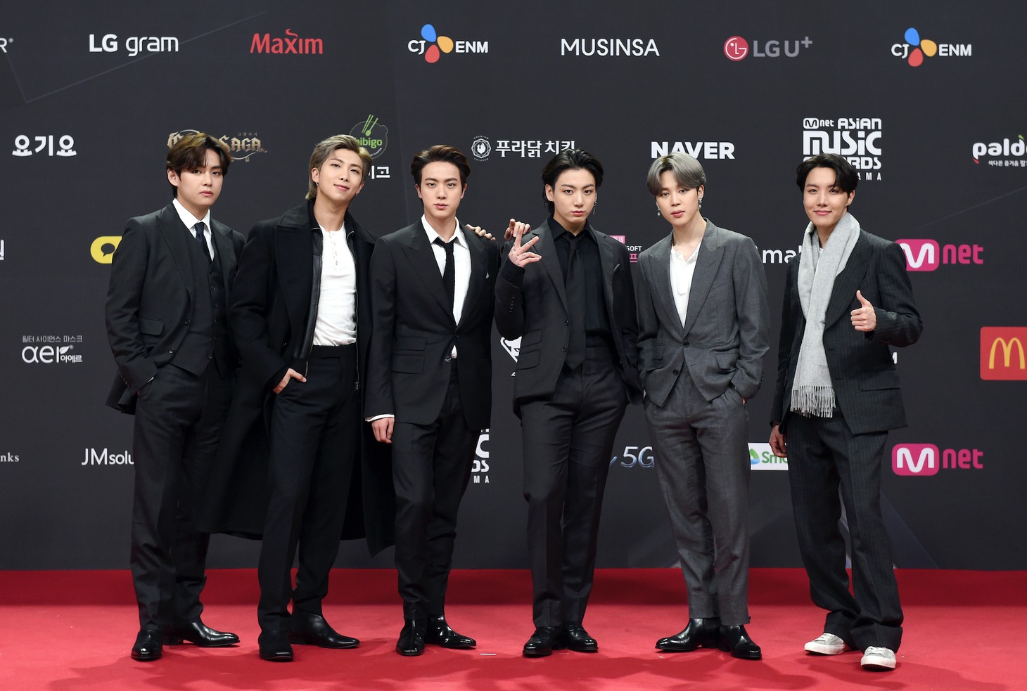 「2020 Mnet ASIAN MUSIC AWARDS (MAMA)」レッドカーペットに登場したBTS。(c)CJ ENM Co., Ltd, All Rights Reserved.
