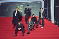 「2020 Mnet ASIAN MUSIC AWARDS (MAMA)」レッドカーペットに登場したBTS。(c)CJ ENM Co., Ltd, All Rights Reserved.