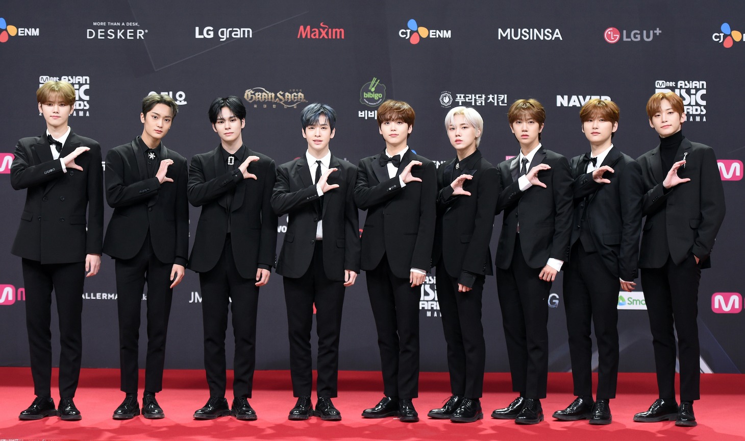 「2020 Mnet ASIAN MUSIC AWARDS (MAMA)」のレッドカーペットに登場したCRAVITY。(c)CJ ENM Co., Ltd, All Rights Reserved.