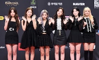 「2020 Mnet ASIAN MUSIC AWARDS (MAMA)」のレッドカーペットに登場した(G)I-DLE。(c)CJ ENM Co., Ltd, All Rights Reserved.
