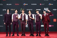 「2020 Mnet ASIAN MUSIC AWARDS (MAMA)」のレッドカーペットに登場したMONSTA X。(c)CJ ENM Co., Ltd, All Rights Reserved.