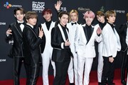 「2020 Mnet ASIAN MUSIC AWARDS (MAMA)」のレッドカーペットに登場したNCT。(c)CJ ENM Co., Ltd, All Rights Reserved.