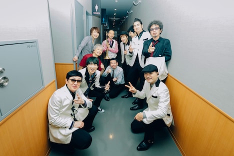 東京スカパラダイスオーケストラと田島貴男、奥田民生。（撮影：勝永裕介）