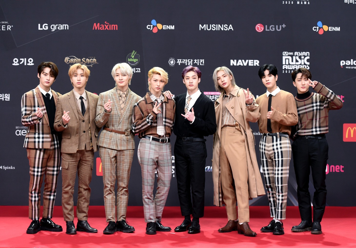 「2020 Mnet ASIAN MUSIC AWARDS (MAMA)」のレッドカーペットに登場したStray Kids。(c)CJ ENM Co., Ltd, All Rights Reserved.