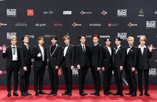 「2020 Mnet ASIAN MUSIC AWARDS (MAMA)」のレッドカーペットに登場したTHE BOYZ。(c)CJ ENM Co., Ltd, All Rights Reserved.