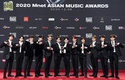 「2020 Mnet ASIAN MUSIC AWARDS (MAMA)」のレッドカーペットに登場したTREASURE。(c)CJ ENM Co., Ltd, All Rights Reserved.