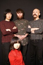 中学生棺桶。上段中央が狩野葉蔵（Vo）。（写真提供：狩野葉蔵）