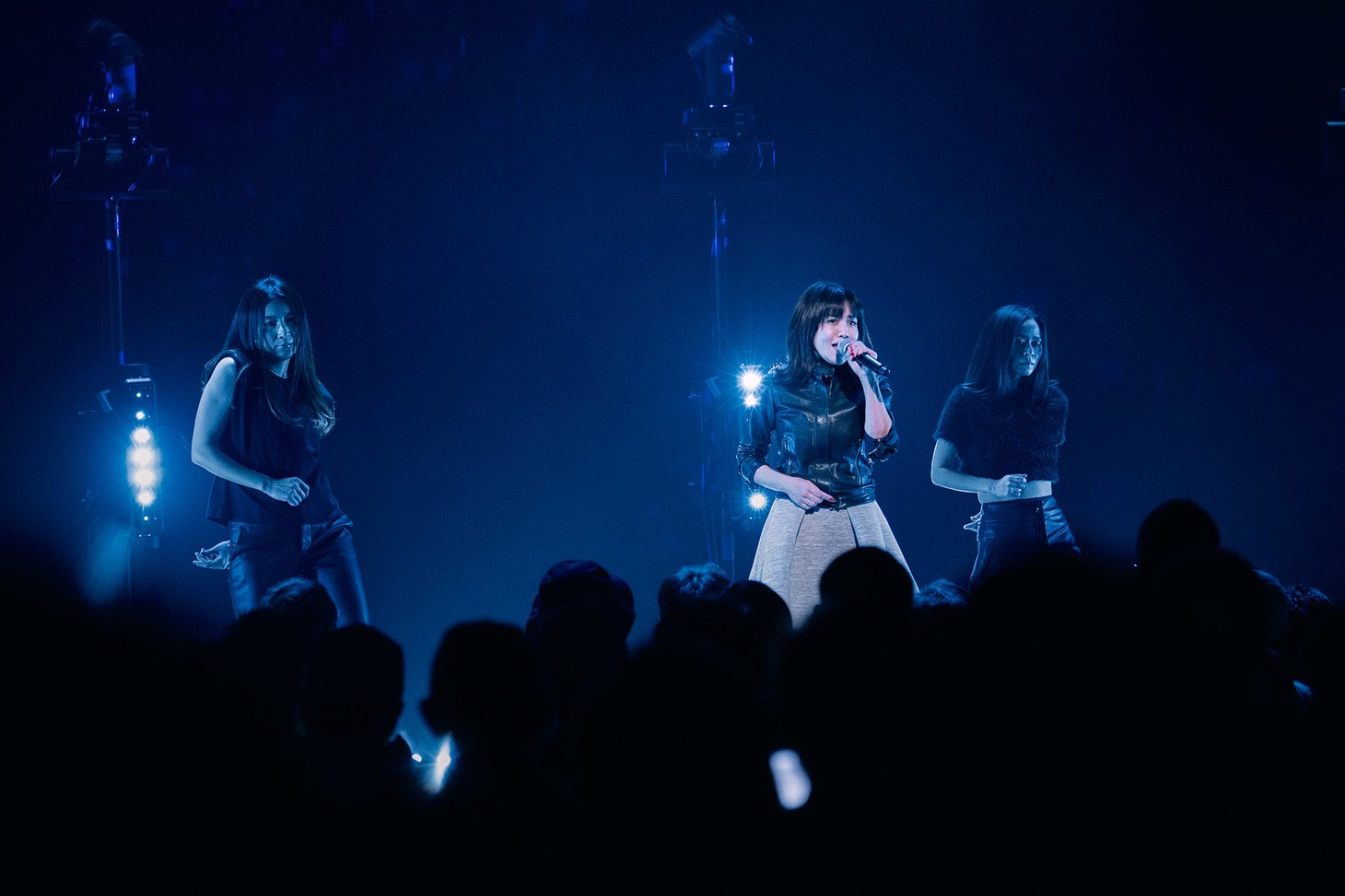 東京パフォーマンスドール「TPD誕生30周年キックオフ DANCE SUMMIT with the 1st Generation」の様子。（写真提供：EPICレコードジャパン）