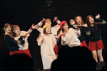 東京パフォーマンスドール「TPD誕生30周年キックオフ DANCE SUMMIT with the 1st Generation」の様子。（写真提供：EPICレコードジャパン）