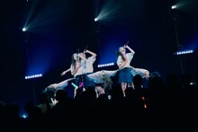 東京パフォーマンスドール「TPD誕生30周年キックオフ DANCE SUMMIT with the 1st Generation」の様子。（写真提供：EPICレコードジャパン）