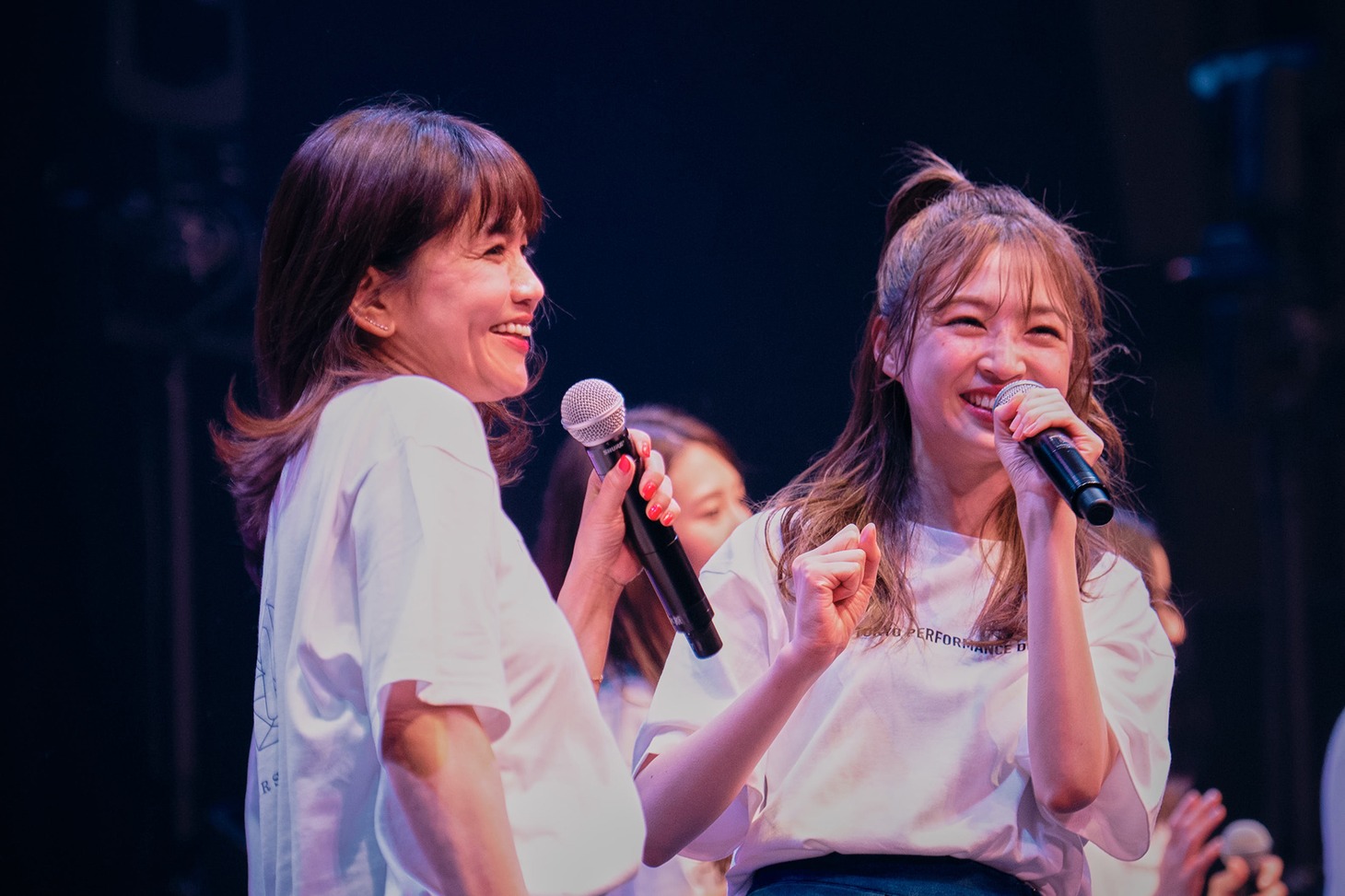 左から木原さとみ、上西星来。（写真提供：EPICレコードジャパン）