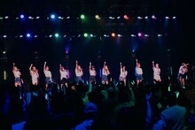 東京パフォーマンスドール「TPD誕生30周年キックオフ DANCE SUMMIT with the 1st Generation」の様子。（写真提供：EPICレコードジャパン）
