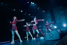 東京パフォーマンスドール「TPD誕生30周年キックオフ DANCE SUMMIT with the 1st Generation」の様子。（写真提供：EPICレコードジャパン）