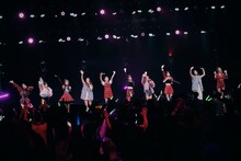 東京パフォーマンスドール「TPD誕生30周年キックオフ DANCE SUMMIT with the 1st Generation」の様子。（写真提供：EPICレコードジャパン）