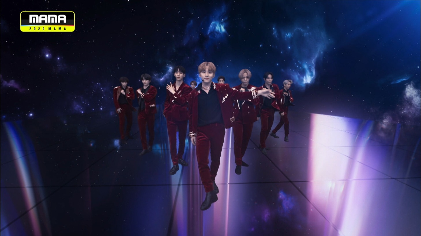 「2020 Mnet ASIAN MUSIC AWARDS (MAMA)」のステージでパフォーマンスを披露するJO1。(c)CJ ENM Co., Ltd, All Rights Reserved.