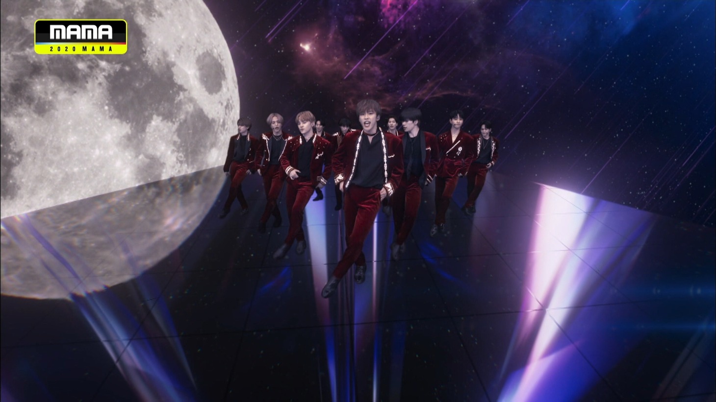 「2020 Mnet ASIAN MUSIC AWARDS (MAMA)」のステージでパフォーマンスを披露するJO1。(c)CJ ENM Co., Ltd, All Rights Reserved.