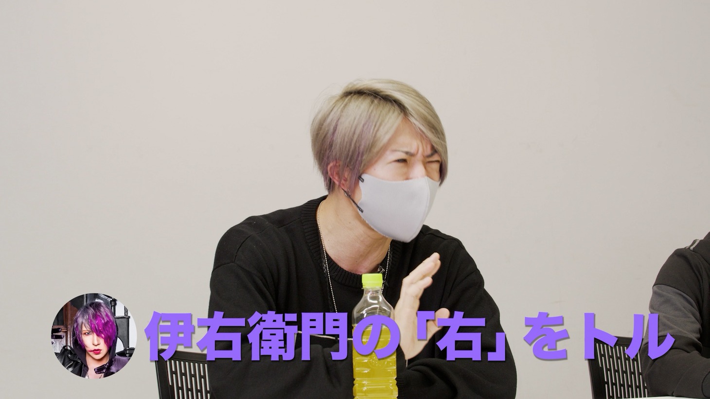動画「ゴールデンボンバーがCMの監督になりました」より。