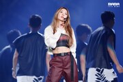 「2020 Mnet ASIAN MUSIC AWARDS (MAMA)」のステージでパフォーマンスを披露するBoA。(c)CJ ENM Co., Ltd, All Rights Reserved.