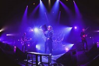 「天気予報」を歌う松田晋二。（Photo by Rui Hashimoto［SOUND SHOOTER］）