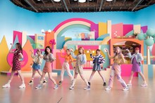 NiziU×Fit's「NEWフィッツダンス」メイキング写真。