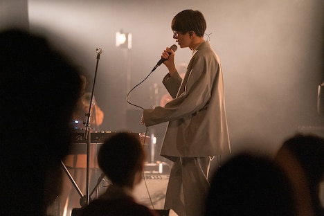 高橋海（Vo, Key）（Photo by KOSUKE ITO）