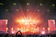 「King Gnu Live Tour 2020 AW "CEREMONY" Tour Final in Makuhari Messe」の様子。