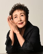 「スシ・ムービー」で加藤登紀子と寿司が誕生日祝福、寿司桶クッションも当たる