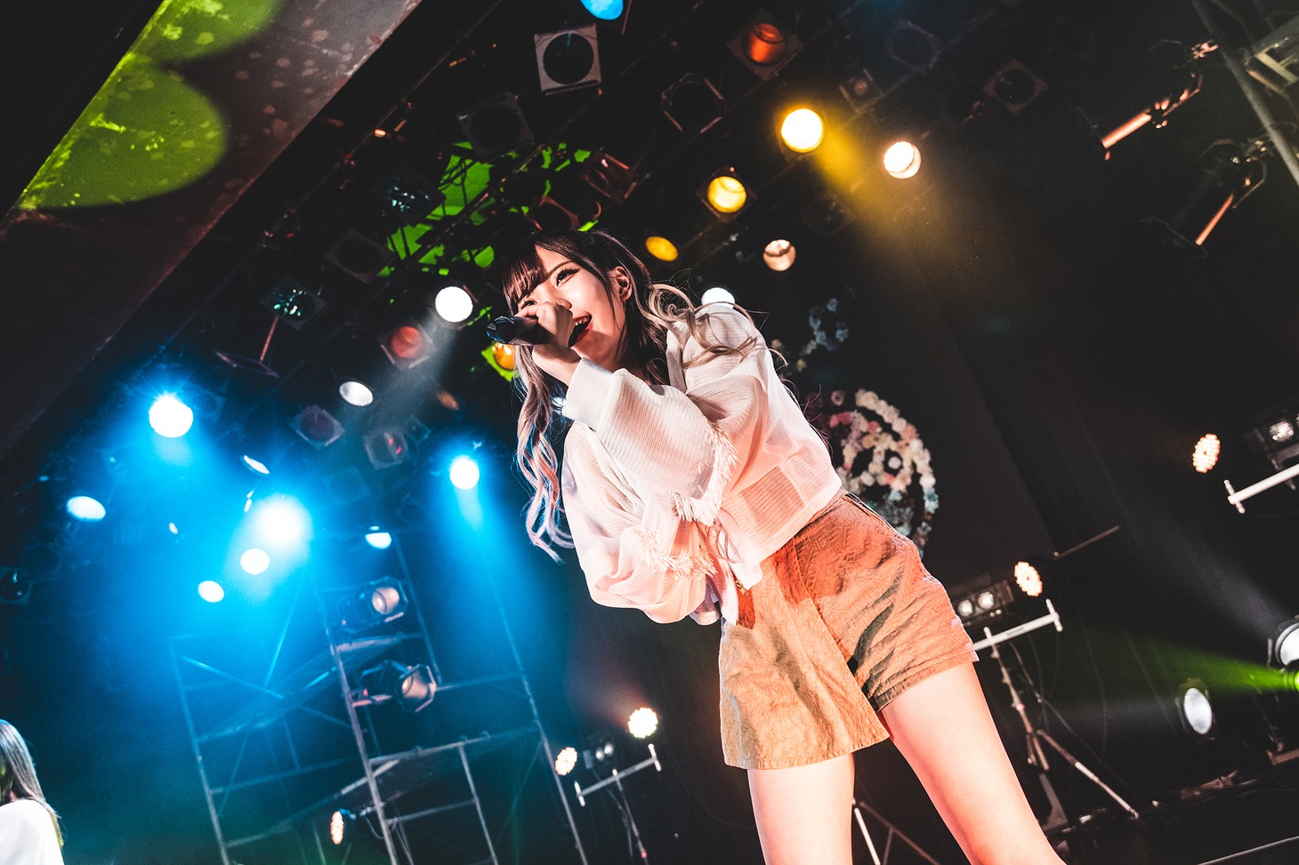 raymayによるライブの様子。（写真提供：パーフェクトミュージック）