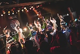 WILL-O'とraymayによるコラボパフォーマンスの様子。(写真提供:パーフェクトミュージック)