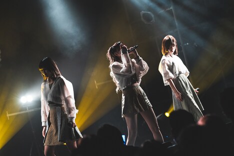 raymayによるライブの様子。（写真提供：パーフェクトミュージック）