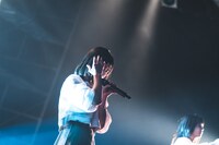 raymayによるライブの様子。（写真提供：パーフェクトミュージック）