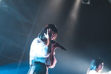 raymayによるライブの様子。（写真提供：パーフェクトミュージック）