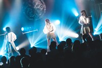 raymayによるライブの様子。（写真提供：パーフェクトミュージック）