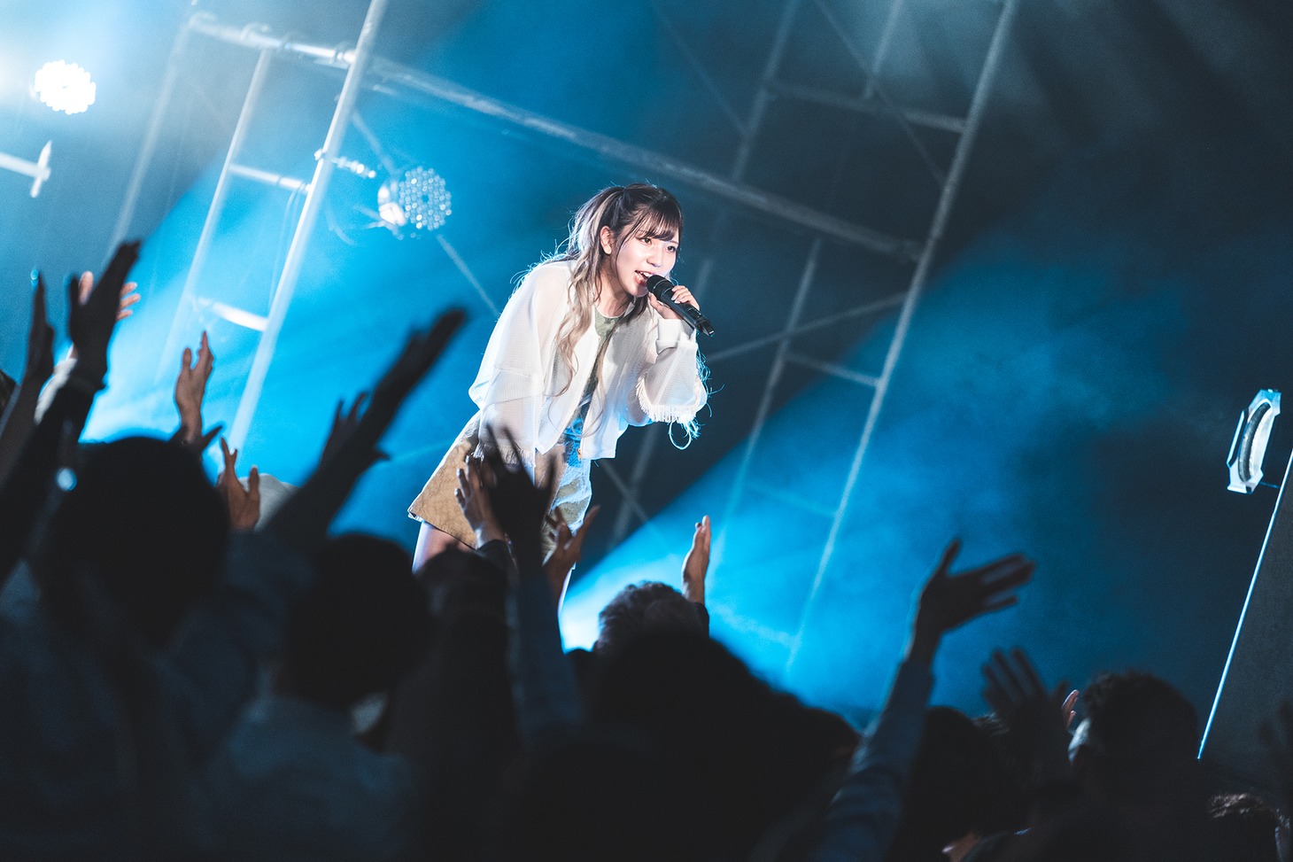 raymayによるライブの様子。（写真提供：パーフェクトミュージック）