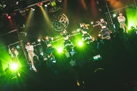 WILL-O'とraymayによるコラボパフォーマンスの様子。（写真提供：パーフェクトミュージック）