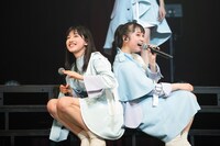 左から芹澤もあ、桜井美里。