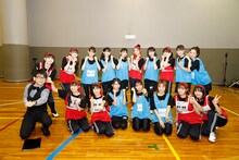 瀬戸口俊介（SCRAP）、TEAM SHACHI、ばってん少女隊、いぎなり東北産の集合写真。（撮影：笹森健一）