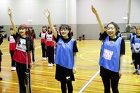 選手宣誓を行う橘花怜、希山愛、大黒柚姫。（撮影：笹森健一）