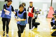バトンを受け取った坂本遥奈。(撮影:笹森健一)