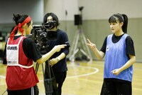 ジャンケンをする安杜羽加と星野蒼良。（撮影：笹森健一）