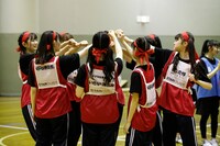 円陣を組むいぎなり東北産。（撮影：笹森健一）