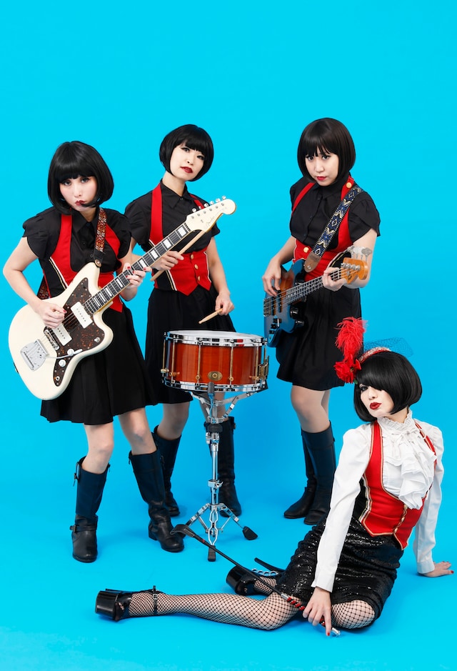 キノコホテル。左端がケメ鴨川。