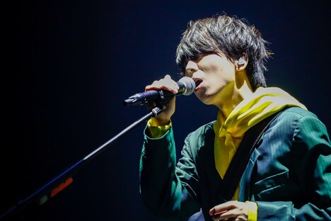 川谷絵音（Vo, G, Syn）（撮影：小境勝巳）