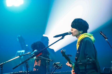 川谷絵音（Vo, G, Syn）（撮影：小境勝巳）