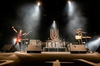 本日12月11日の「USG 2020 "LIVE (on the) SEAT"」名古屋国際会議場センチュリーホール公演でのUNISON SQUARE GARDEN。（Photo by Viola Kam［V'z Twinkle］）